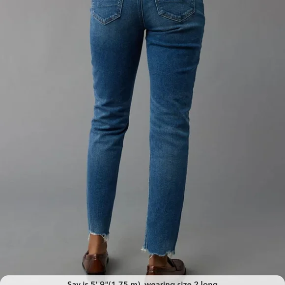 AE Strigid Mom Jean - Picture 2 of 4